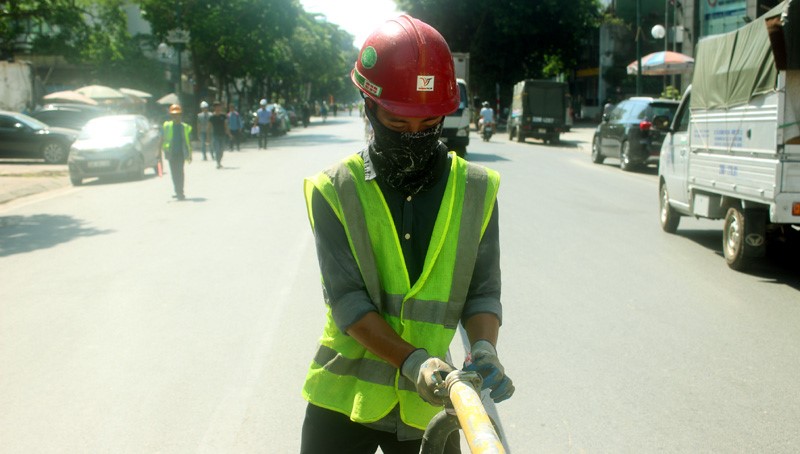 [Anh] Ha Noi: Rao chan thi cong ga S12 duong Tran Hung Dao - Hinh anh 4